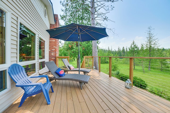 Riverfront Cheboygan Cabin w / Kayaks & Dock!