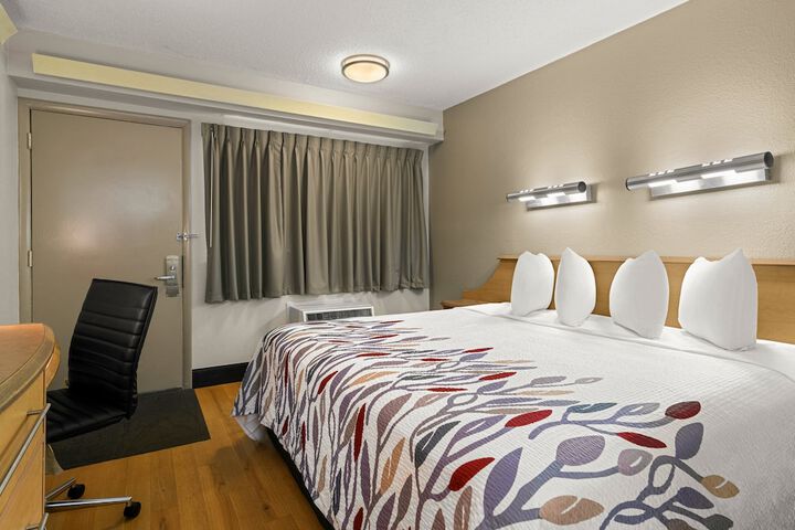 Room 33 of 37