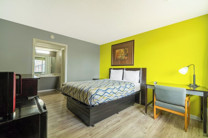 Room 42 of 76