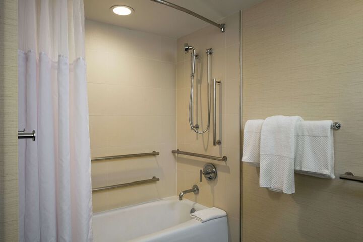Room 182 of 405