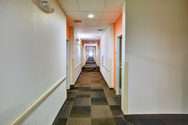 Ballroom/Hall 29 of 32
