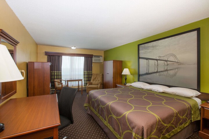 Room 5 of 14