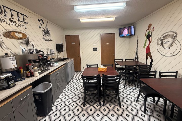 Clarion Hometown Inn