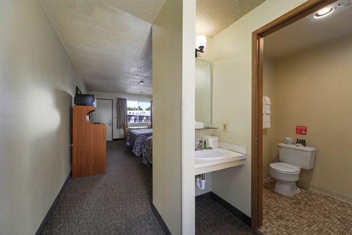 Room 50 of 128