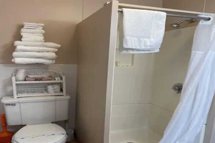 Room 17 of 38