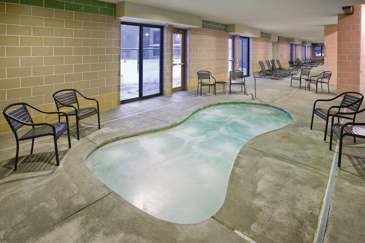 Pool 22 of 50