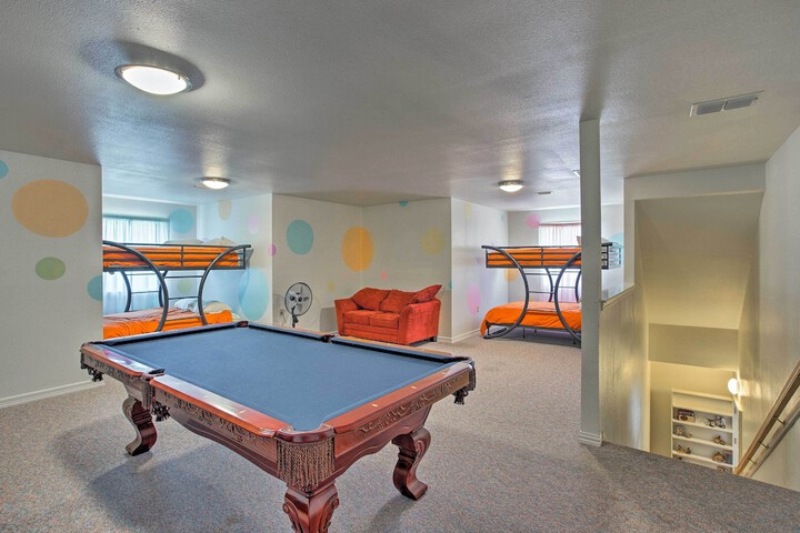 Spacious Stallion Lake Ranch Home w / Patio