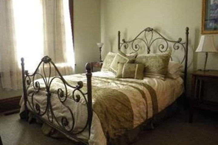 Room 4 of 15
