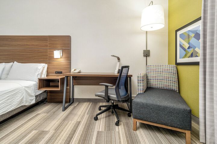 Room 115 of 348