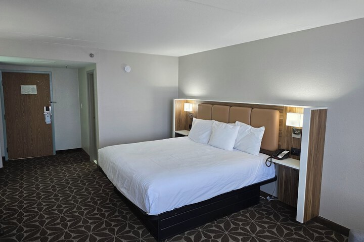 Room 12 of 37