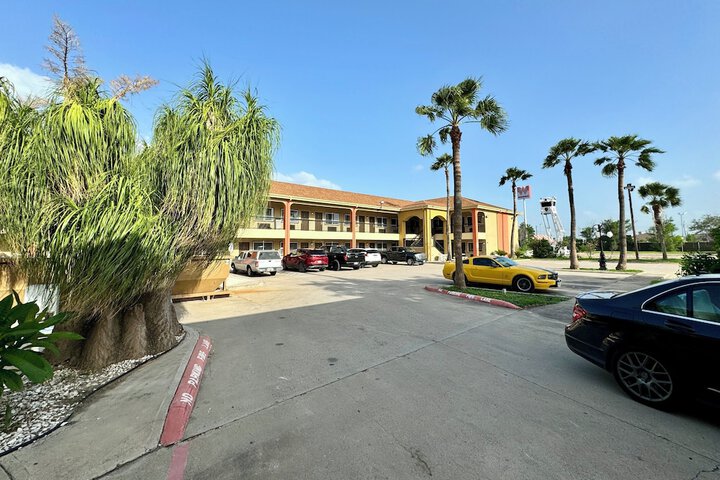 Texas Inn and Suites City Center at University Dr.