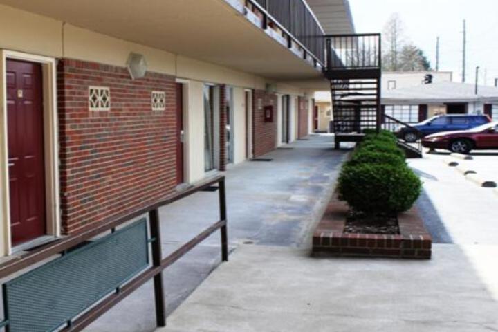 Speedway Inn