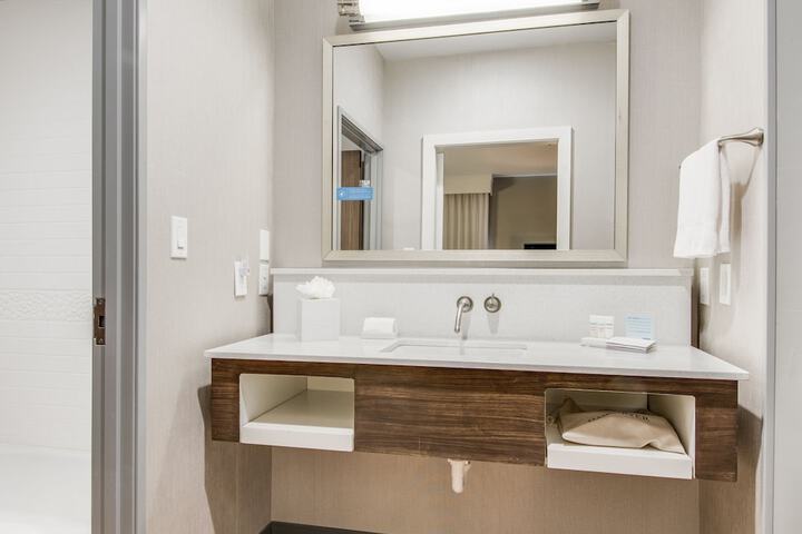 Hampton Inn & Suites Dallas / Ft. Worth Airport South