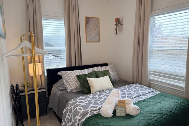 Modern Private Share Bedroom Bus stop to NYC