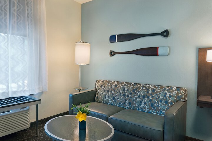Room 13 of 28