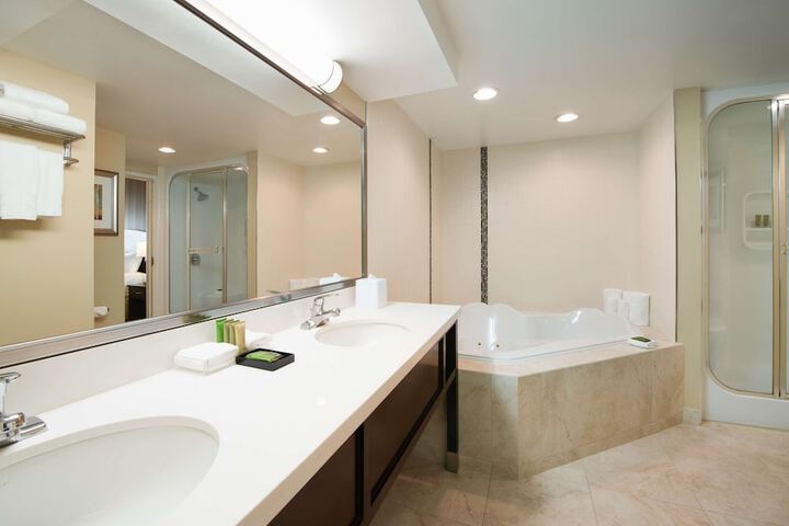 Best Western Plus Winnipeg Airport Hotel