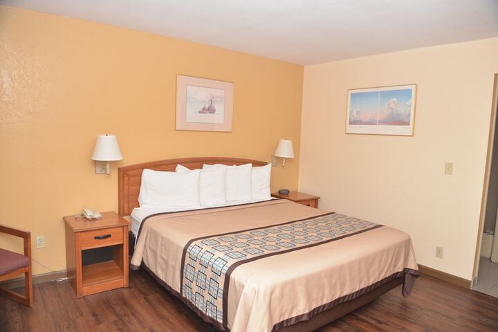 Room 8 of 21