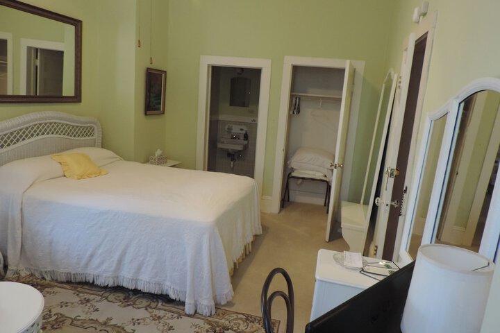 Room 49 of 80