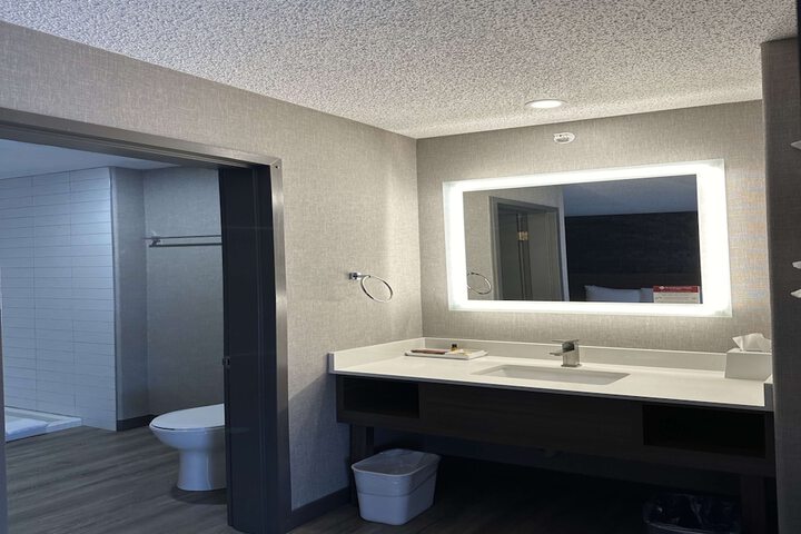 Room 17 of 46