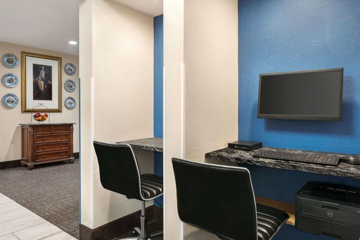 Business Center 69 of 78