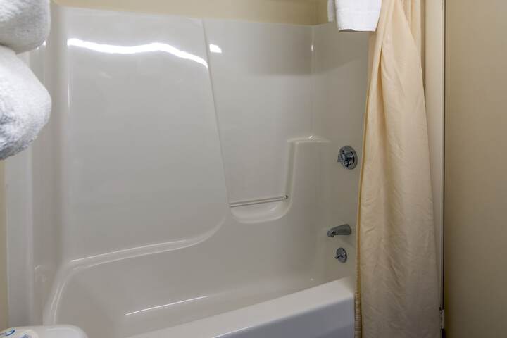 Room 4 of 6
