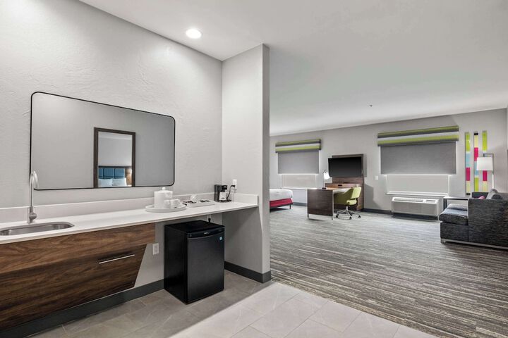 Room 11 of 38