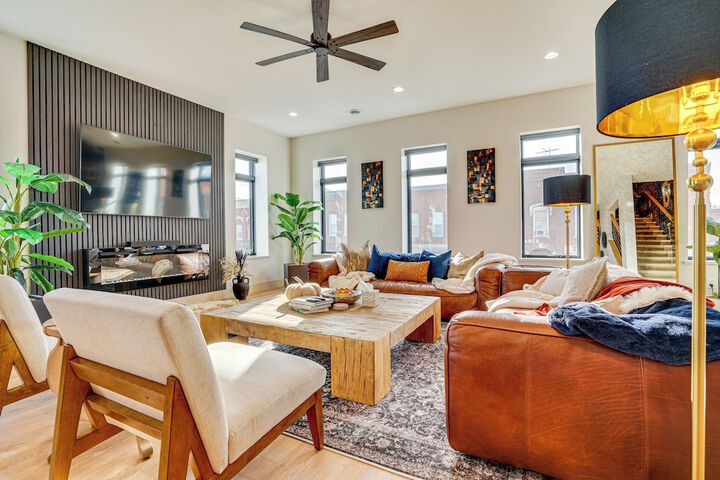 1 Block to Lake City Marina: Condo w / Rooftop Deck