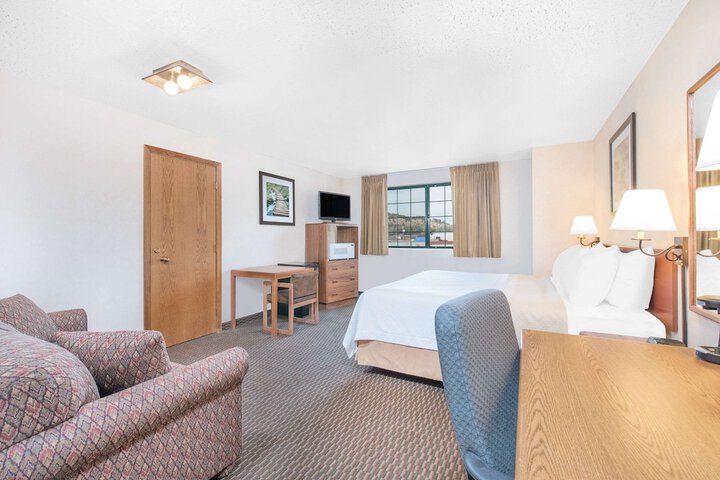 Room 8 of 17