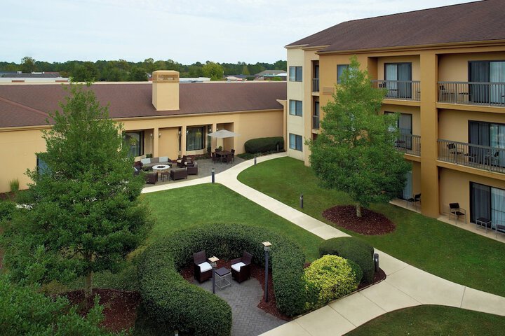 Courtyard by Marriott Fayetteville