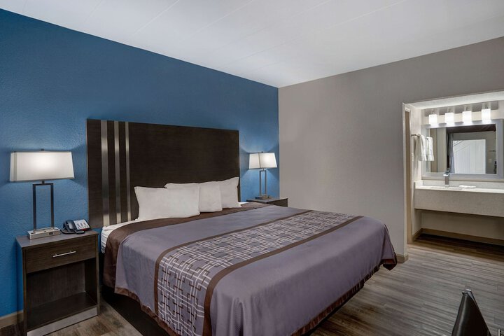 Room 18 of 34