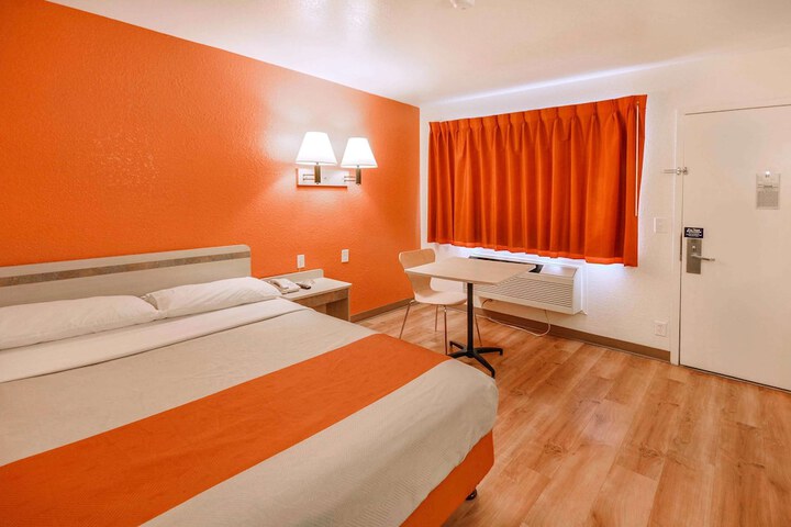 Room 27 of 30