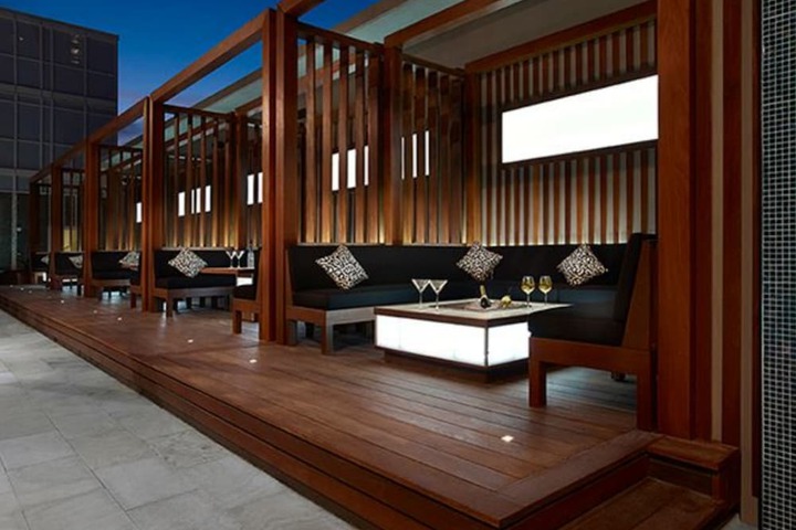 Lounge 22 of 24