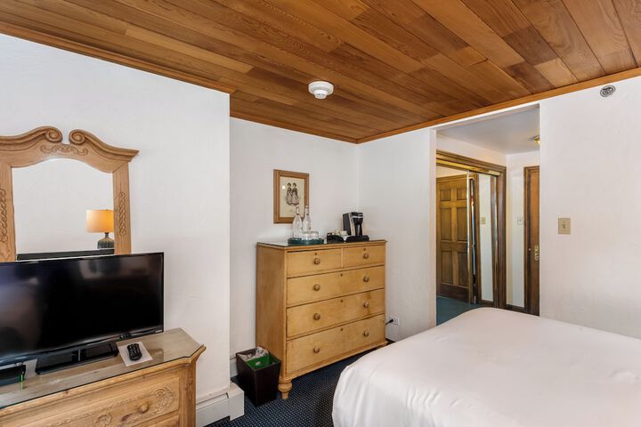Room 14 of 68