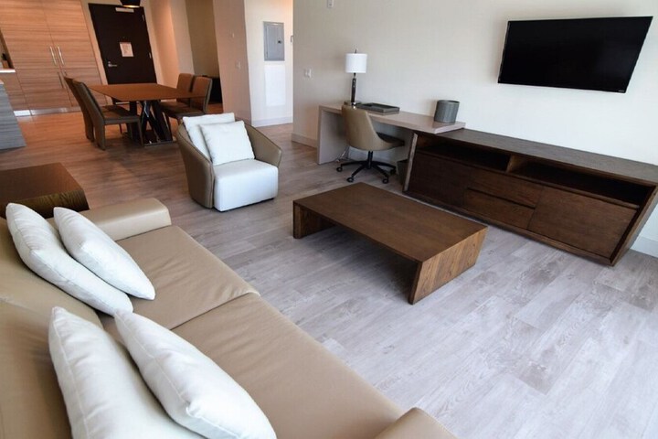 Room 6 of 24