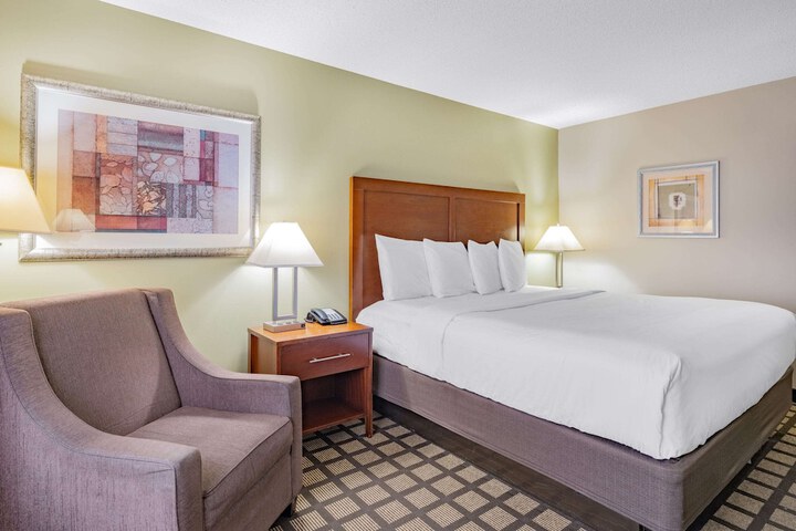 Baymont by Wyndham Gurnee