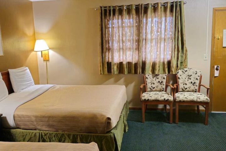Colonial Inn Dyersville