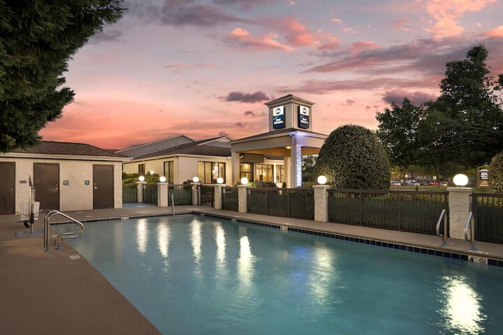 Best Western Inn & Suites - Monroe