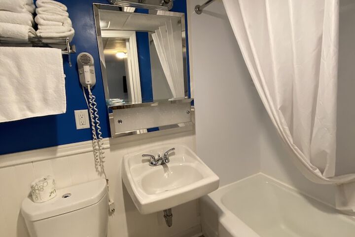 Room 25 of 58