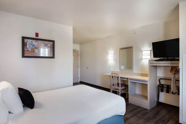 Room 12 of 38