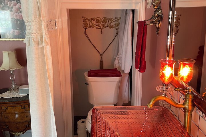 Secrets on Main Bed & Breakfast