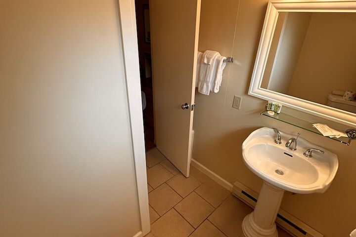 Room 47 of 181