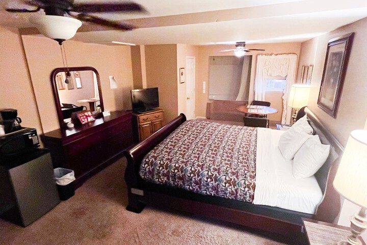 Room 5 of 16