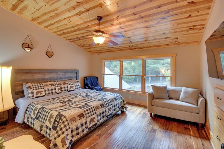 Ellijay Cabin Rental w / Hot Tub + Mountain Views!