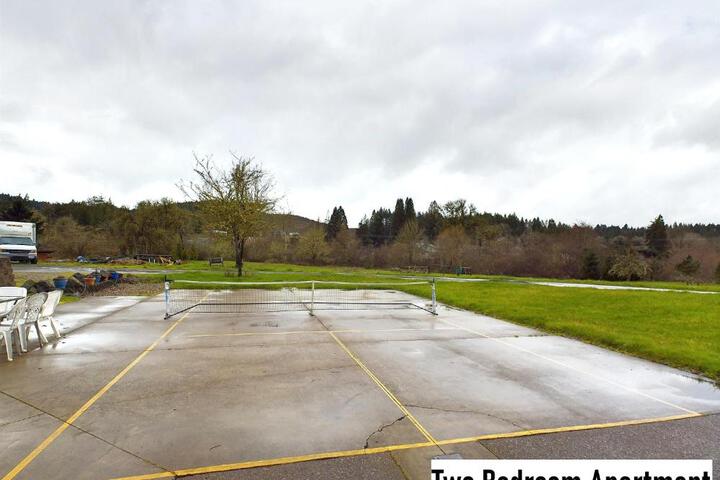 Beautiful Country Apartment AC, Pickleball, Billiards, Playground, Gardens