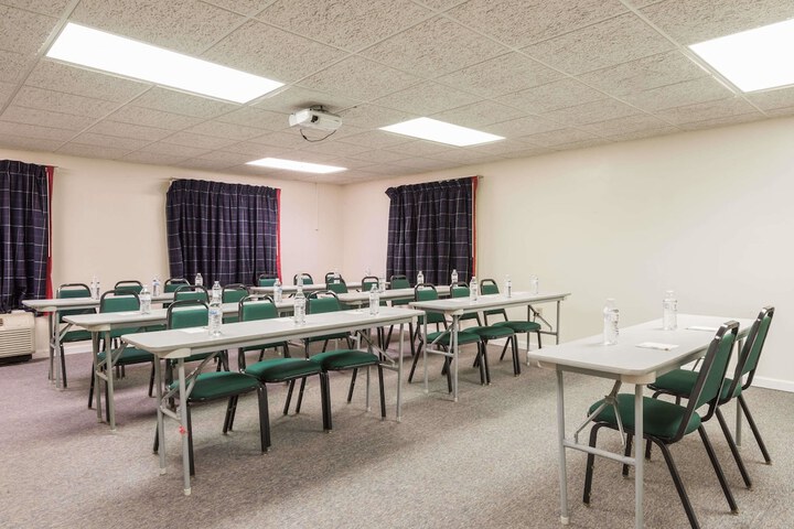 Super 8 by Wyndham Miamisburg Dayton S Area OH
