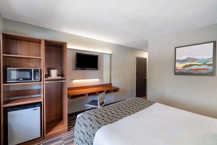 Room 13 of 26