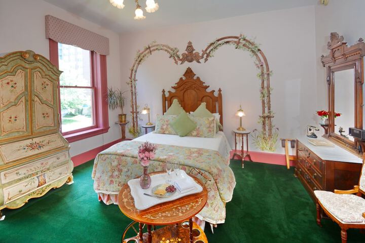 Room 28 of 67