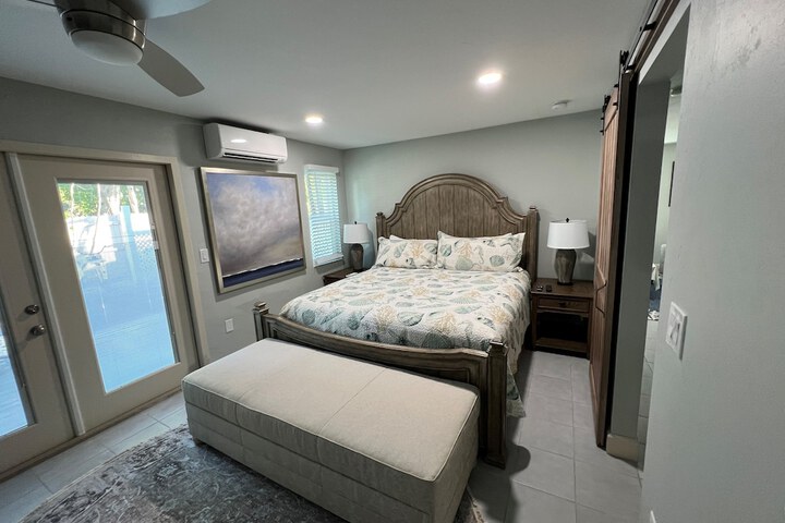 Tarpon Tale Inn