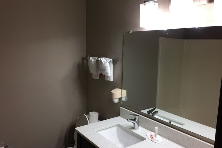 Super 8 by Wyndham Bedford DFW Airport West