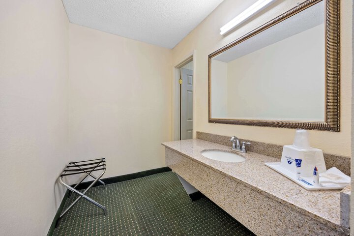 Room 19 of 34